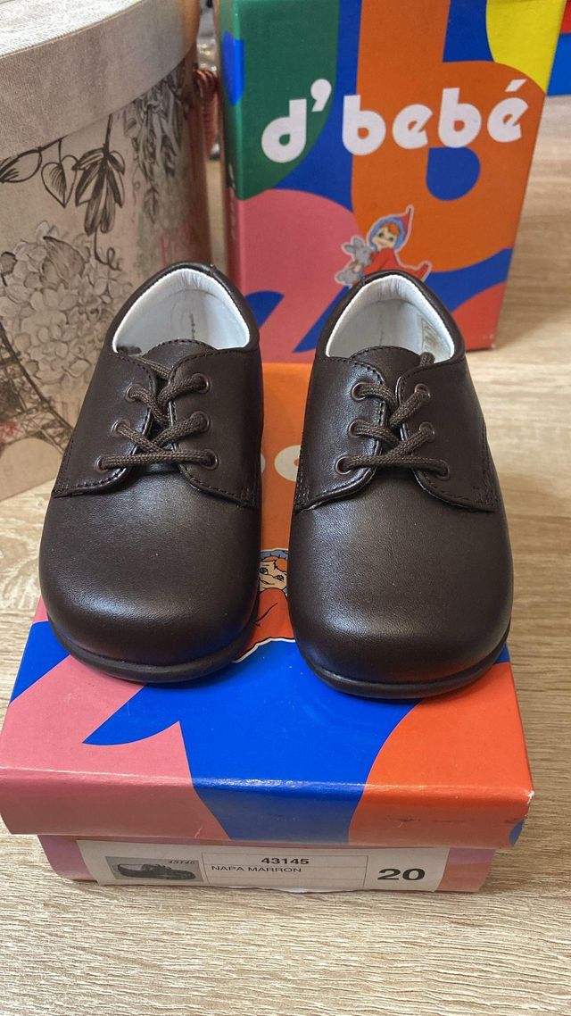 Zapatos de bebé talla 26