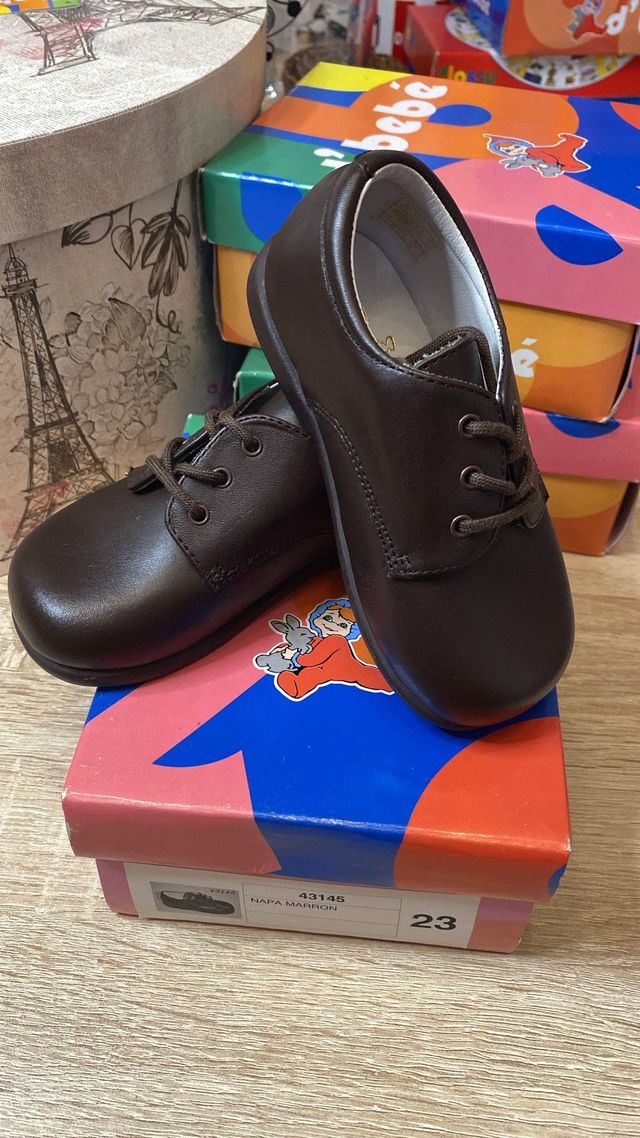 Zapatos de bebé talla 26