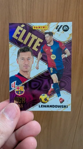 Carta Panini Élite Lewandowski 25/26
