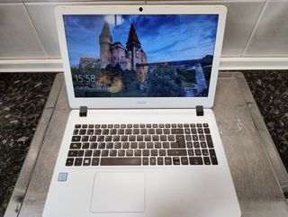 Portátil Acer negro mate y blanco de 15.6''