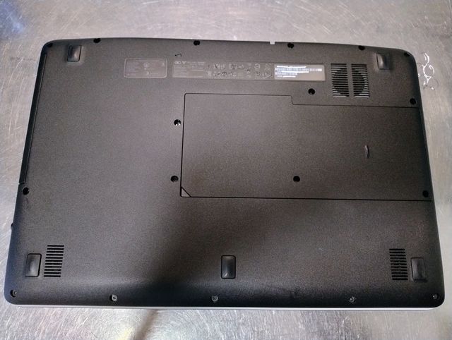 Portátil Acer negro mate y blanco de 15.6''