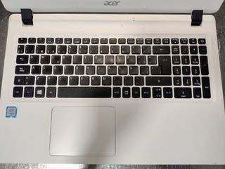 Portátil Acer negro mate y blanco de 15.6''
