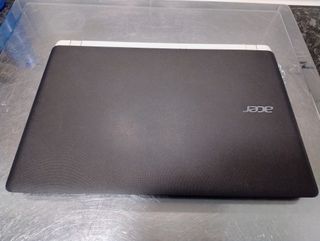 Portátil Acer negro mate y blanco de 15.6''