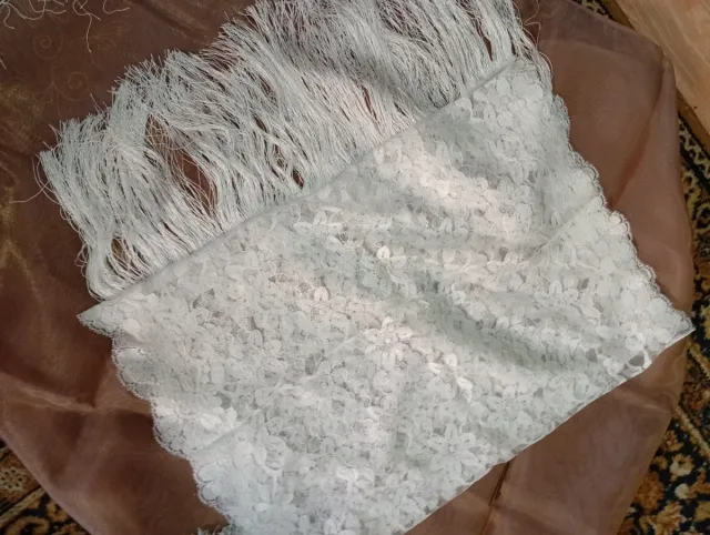 Mantilla de encaje blanco