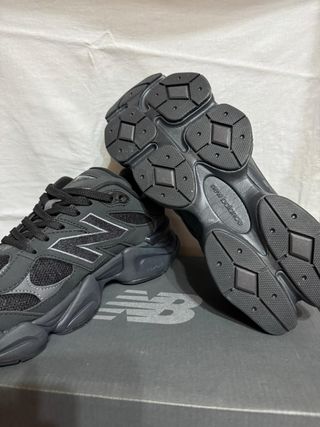 New Balance 9060 Scarpe Uomo Nero Grigio