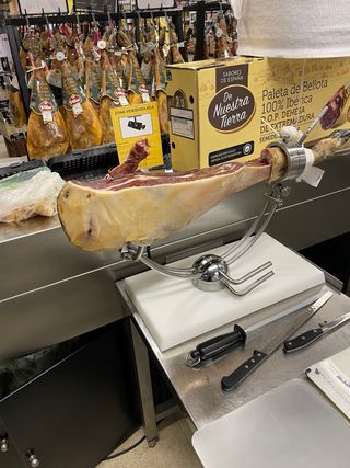 Servicio profesional de corte de jamón y envasado