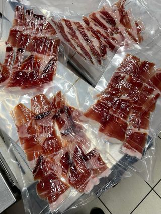 Servicio profesional de corte de jamón y envasado