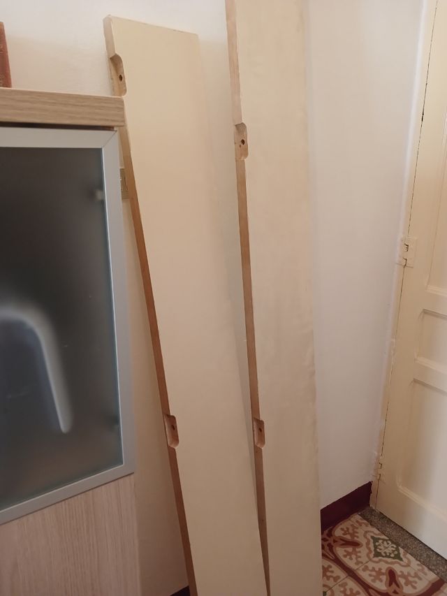 2 Estanterías de madera beige
