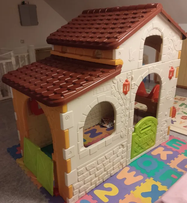 Casa de juguete Feber con tobogán