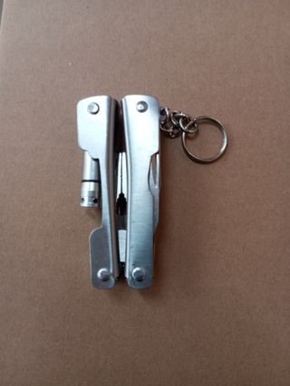 Mini Alicate Multiusos con Llavero