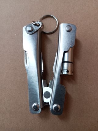 Mini Alicate Multiusos con Llavero