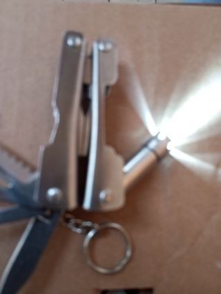 Mini Alicate Multiusos con Llavero