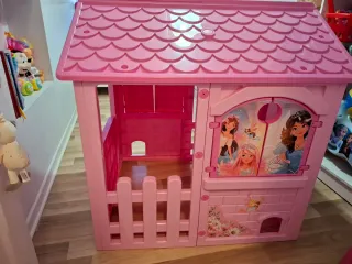Casa de juegos infantil rosa