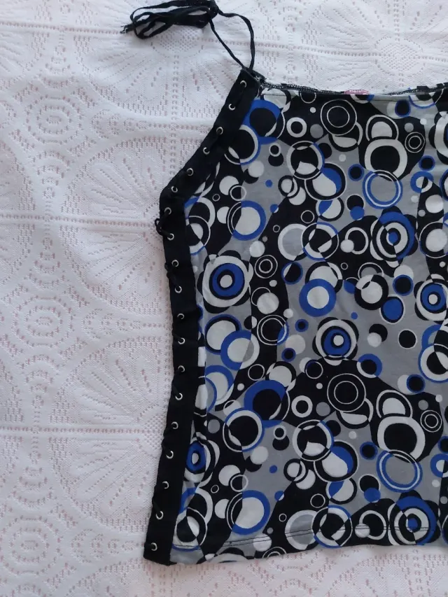 Bershka vintage 00s camiseta con cruzado lateral