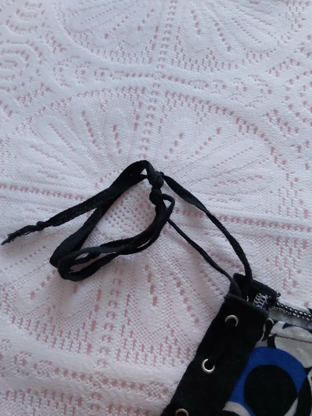 Bershka vintage 00s camiseta con cruzado lateral