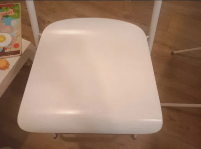 Dos taburetes altos plegables Franklin Ikea