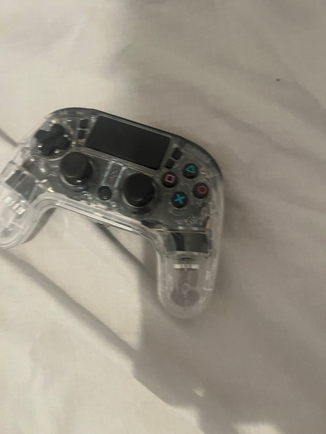 Mando transparente con luces LED azules