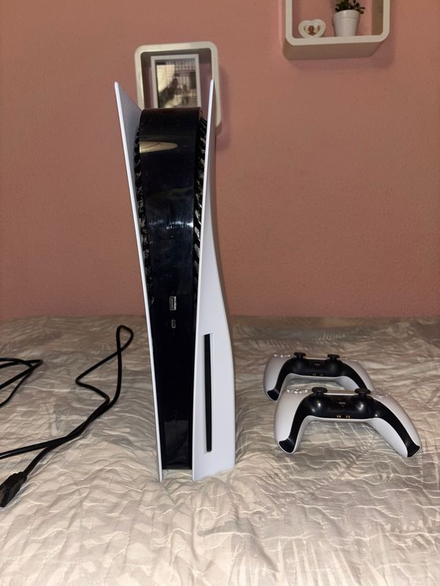 Consola PS5 + 2 Mandos + Cables