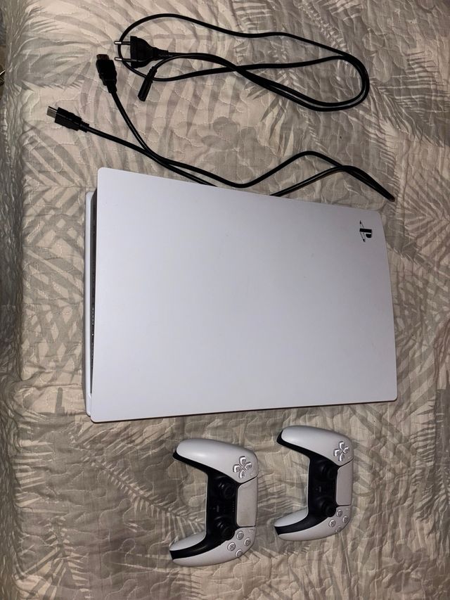Consola PS5 + 2 Mandos + Cables