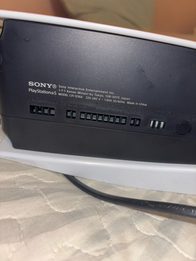 Consola PS5 + 2 Mandos + Cables