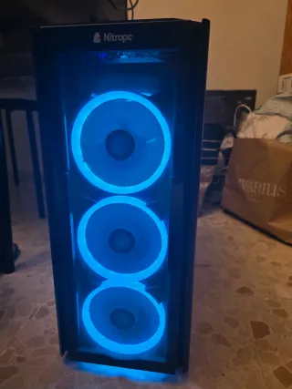 Torre PC Nitro PC Negra