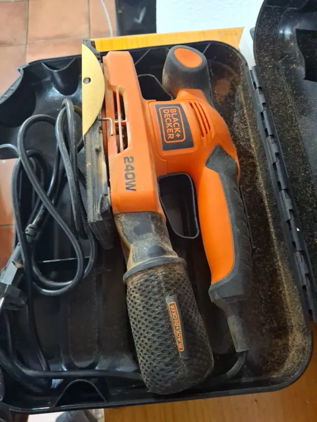 Lijadora Eléctrica Black+Decker 240W