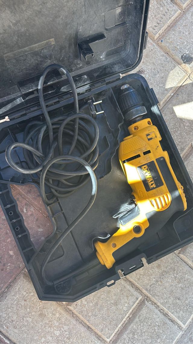 Taladro percutor DeWalt DWD024KS