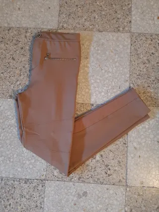 Pantalón Camel Talla M Bershka