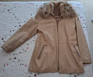 Chaquetón Razza Beys Beige con Cuello de Pelo