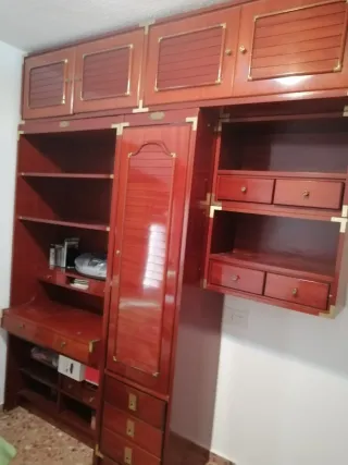 Mueble modular: armario, escritorio y estantería.