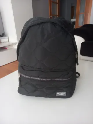 Mochila Pepe Jeans acolchada negra