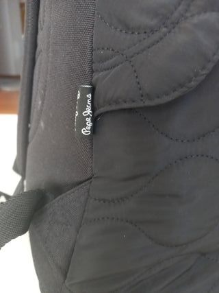Mochila Pepe Jeans acolchada negra