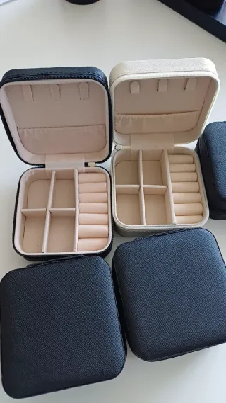 Set 4 Joyeros Beige y Negro