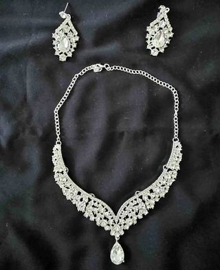 Conjunto de bisutería verde y plateada