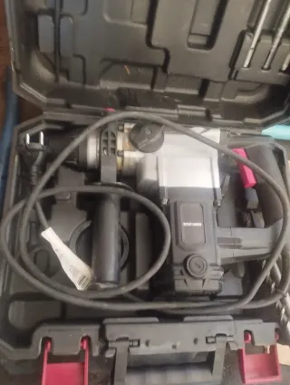 Taladro percutor en maletín