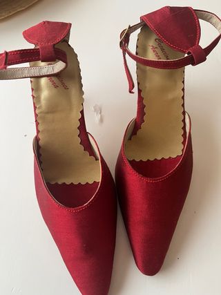 Zapatos de tacón rojos