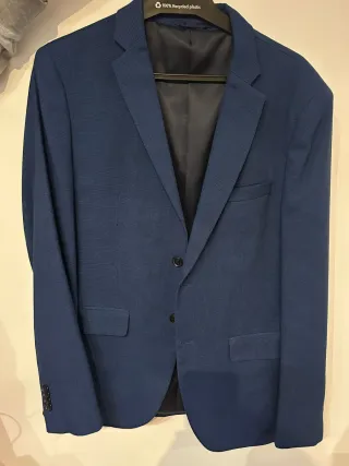 Traje azul juvenil 