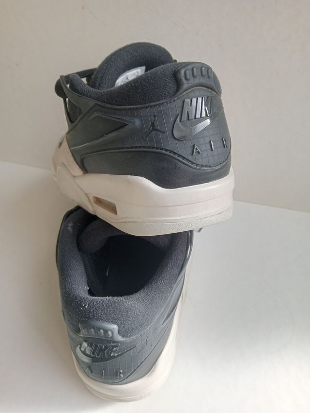 Deportivas Jordan Beige y Negras