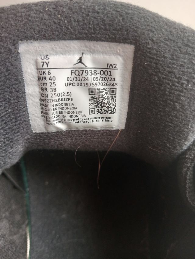 Deportivas Jordan Beige y Negras