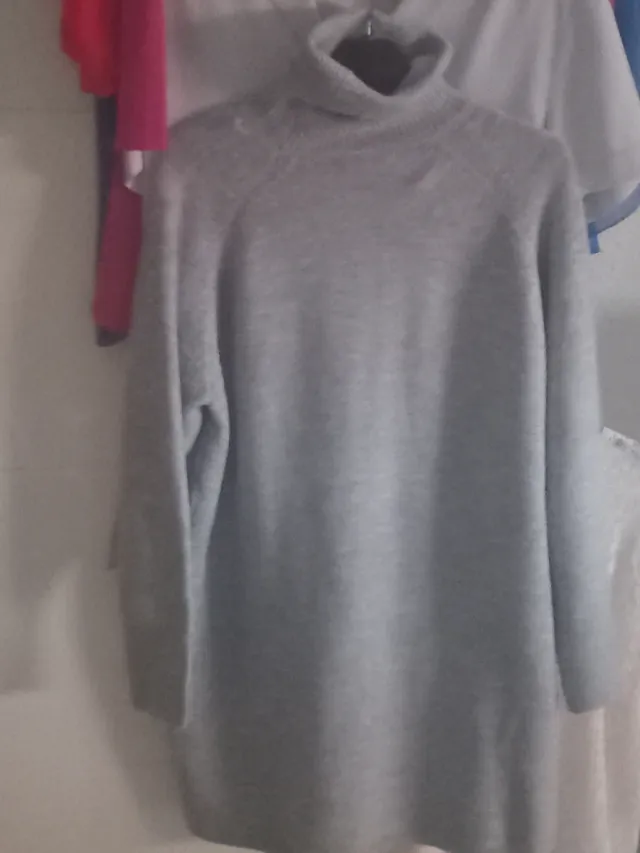 Jersey gris cuello alto