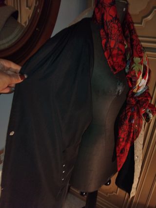 Giacca donna trapuntata beige con foulard rosso