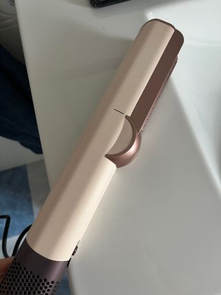 Plancha de pelo beige y oro Dupe Dyson