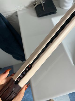 Plancha de pelo beige y oro Dupe Dyson