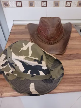 Sombreros Marrón y Verde