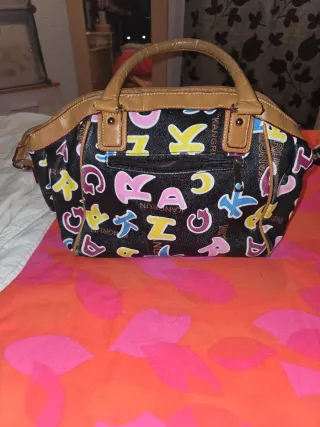 Bolso de mano multicolor con letras
