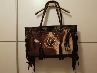 Bolso de cuero hecho a mano con flecos