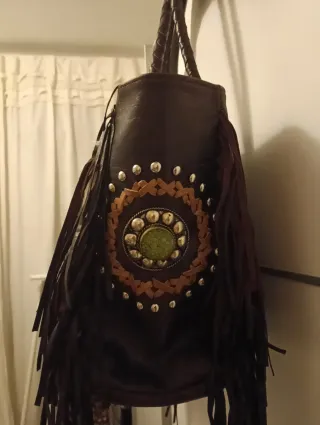 Bolso de cuero hecho a mano con flecos