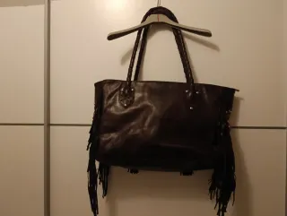 Bolso de cuero hecho a mano con flecos