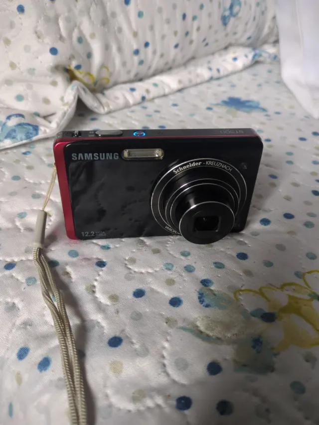 Cámara Digital Samsung ST500 Negra/Roja