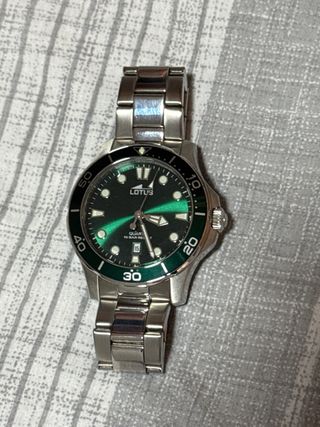 Reloj Lotus Verde y Plateado